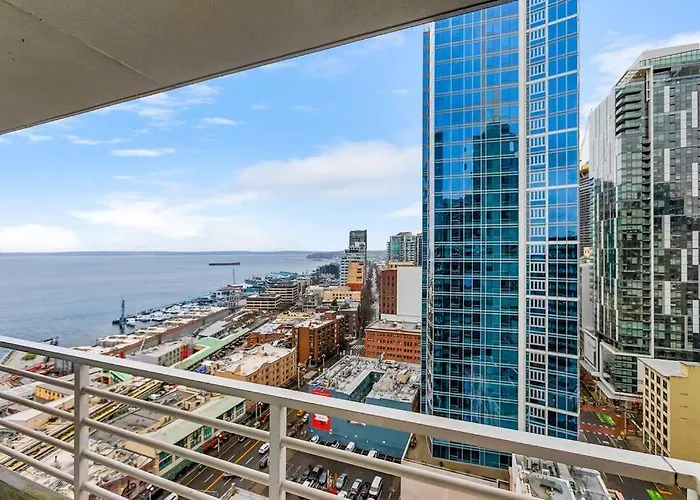 Newmark Tower\'S Water Wheel Condo With Sea Views