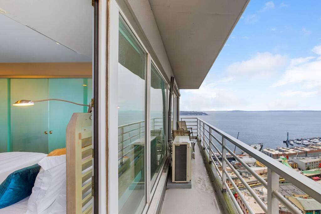 Apartment Newmark Tower's Water Wheel With Sea Views