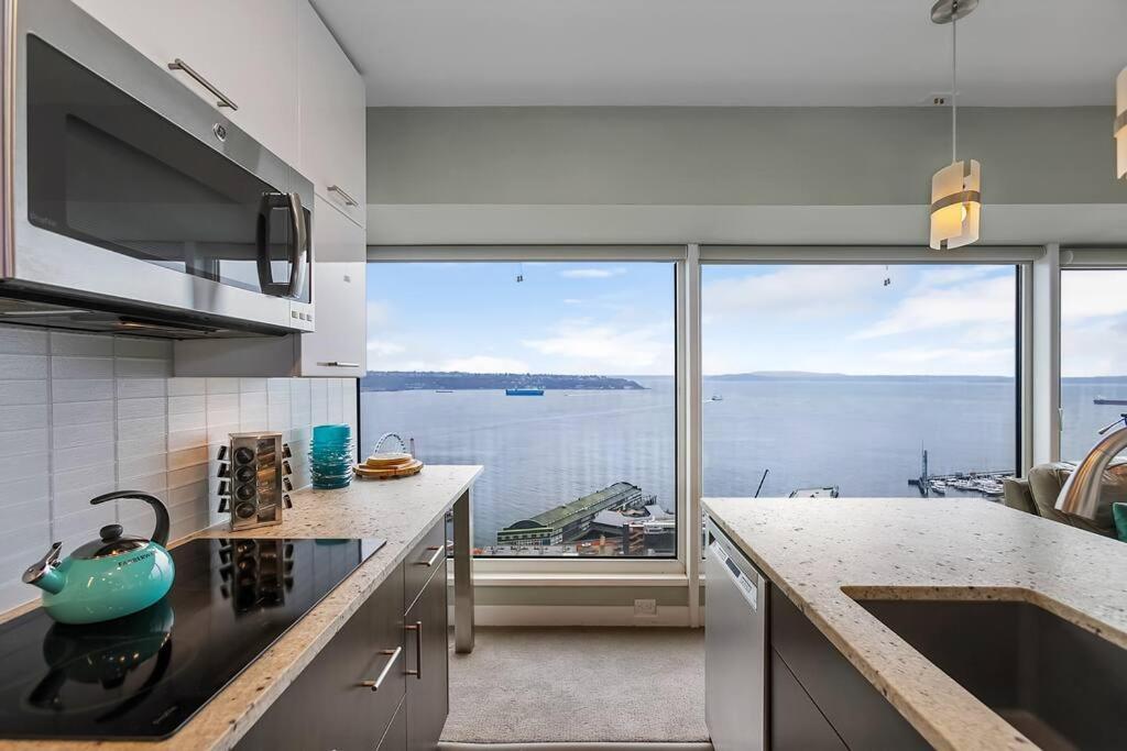 Apartment Newmark Tower's Water Wheel With Sea Views *