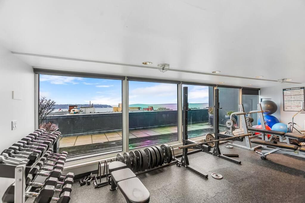 Apartment Newmark Tower's Water Wheel With Sea Views *